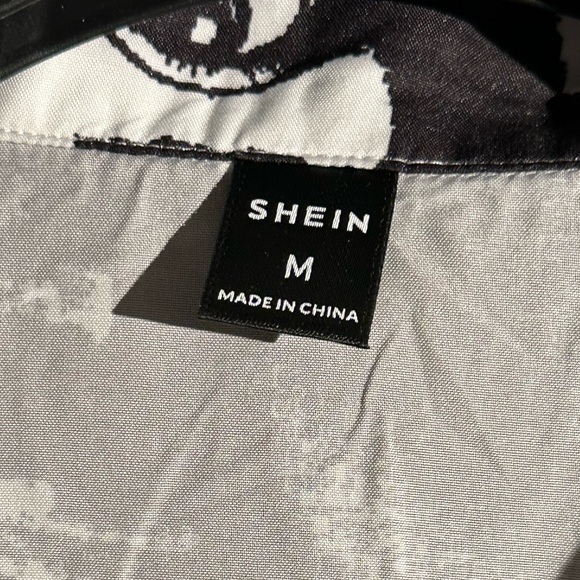 ⬛️👀⬜️ SHEIN Mens Shirt Sleeve Button Up Shirt, size M ⬜️⬛️ - Picture 4 of 6